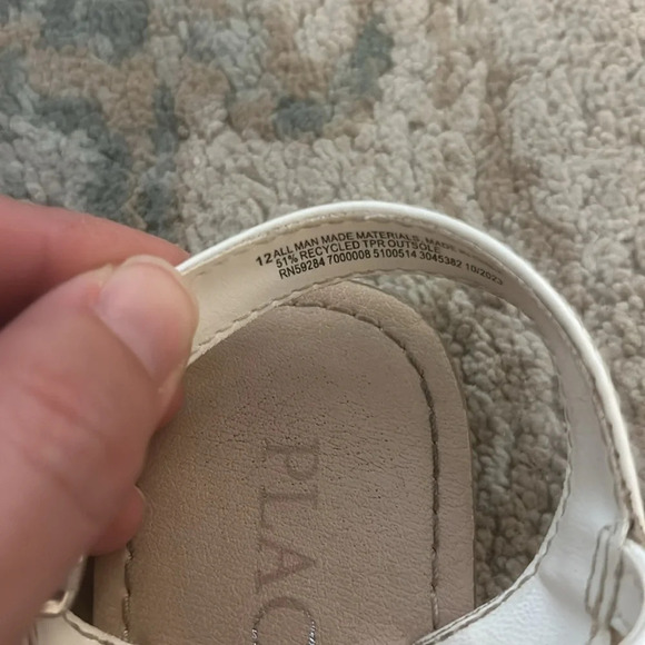 Children’s Place Girls’ Rainbow Heart Sandals Size 12 - Picture 2 of 4